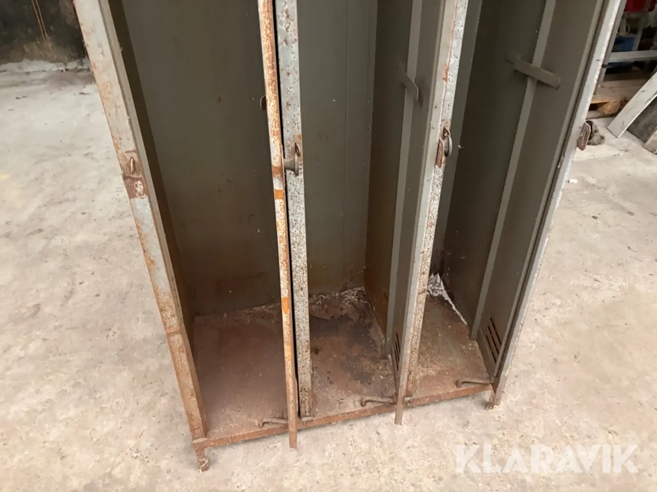 Billede 10 - Garderobeskab i metal - 1 styk