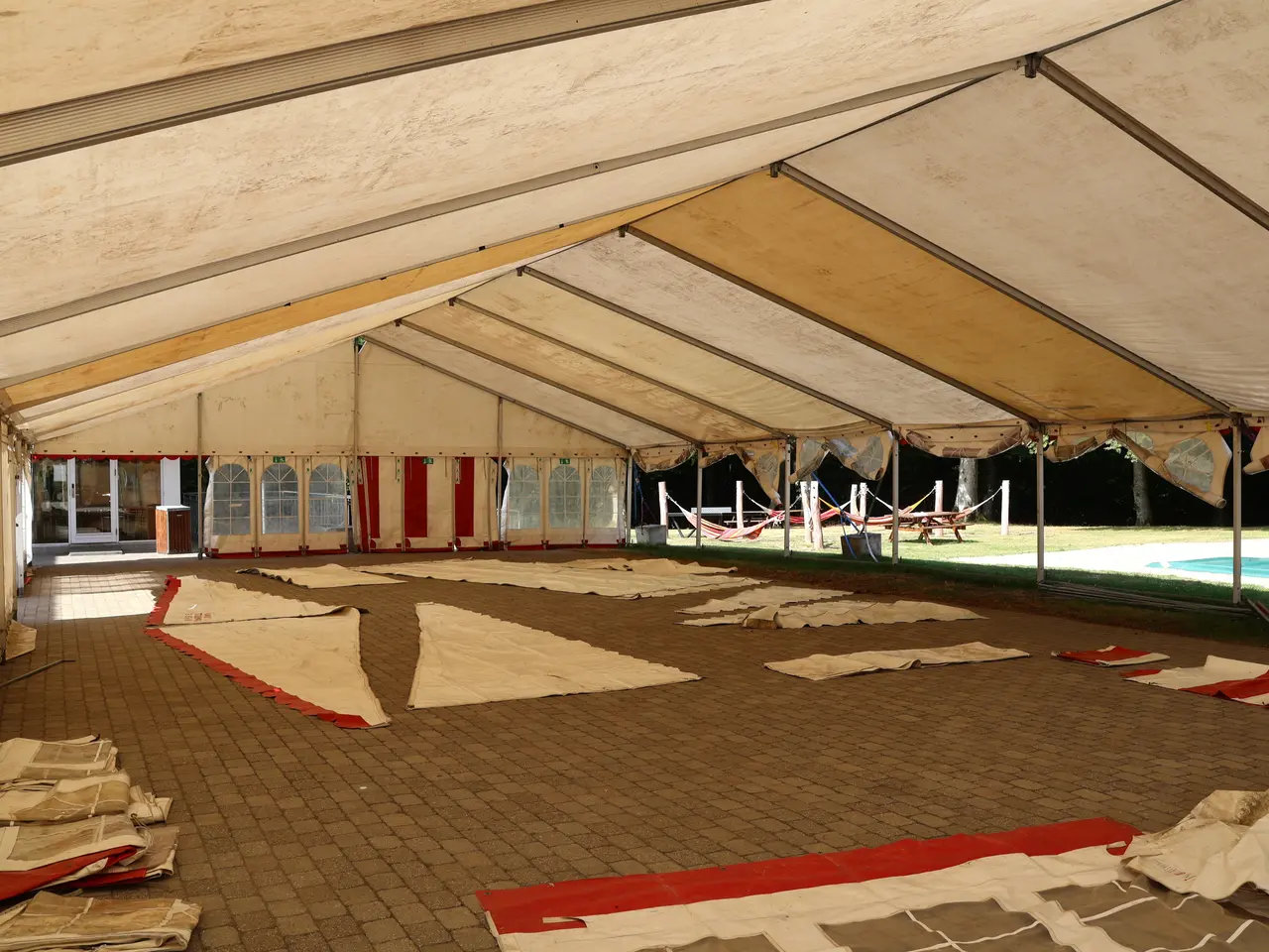 Billede 10 - Kæmpe 12x30 meter party telt
