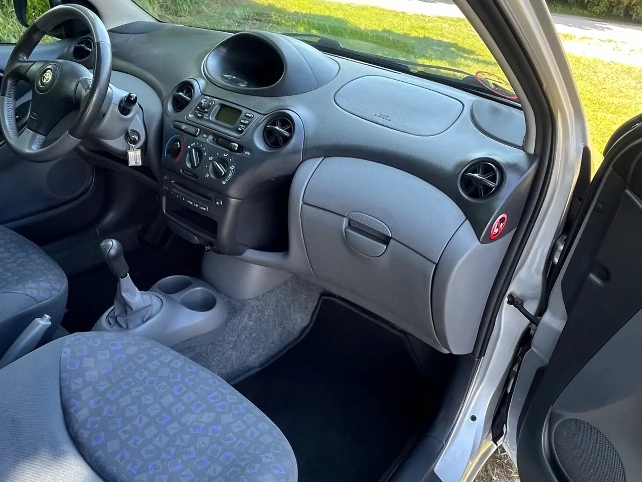 Billede 12 - Toyota Yaris 1,3 årgang 2002benzin kM 129.900