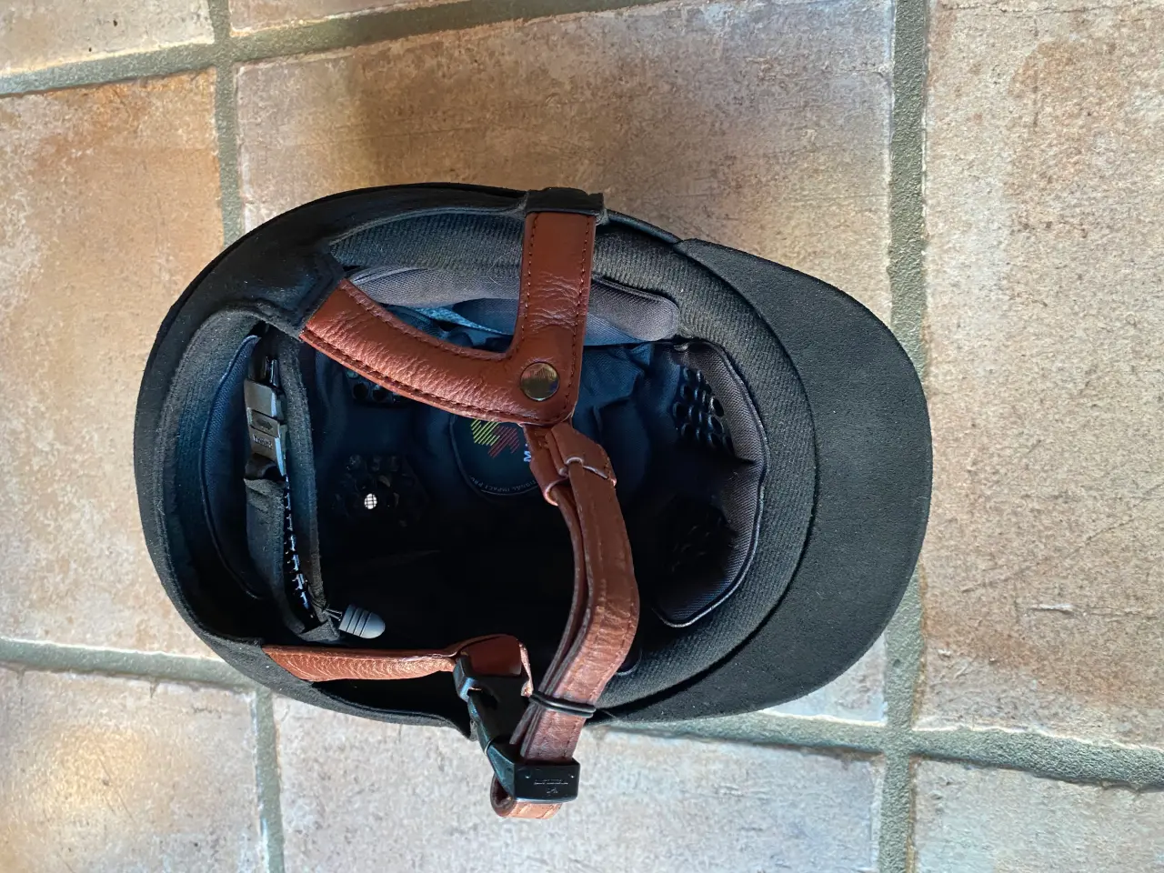 Billede 3 - Back and trach ridehjelm