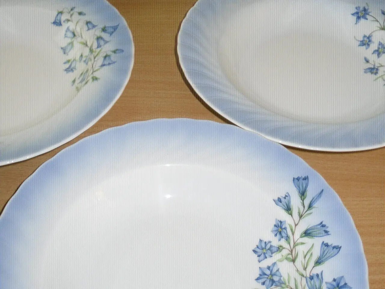 Billede 2 - BYD. 5 smukke tallerkener fra CHRISTINEHOLM.
