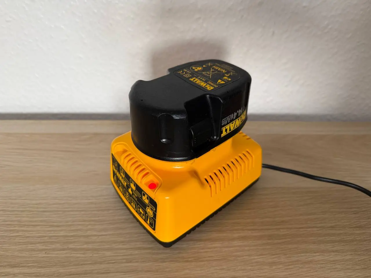 Billede 3 - DeWalt Bore-/skruemaskine, Batteri og Lader