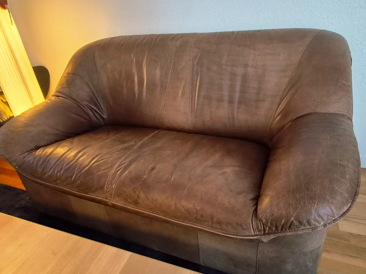 Billede 5 - 2 stk. topersoners sofa. Naturlæder. Bud modtages