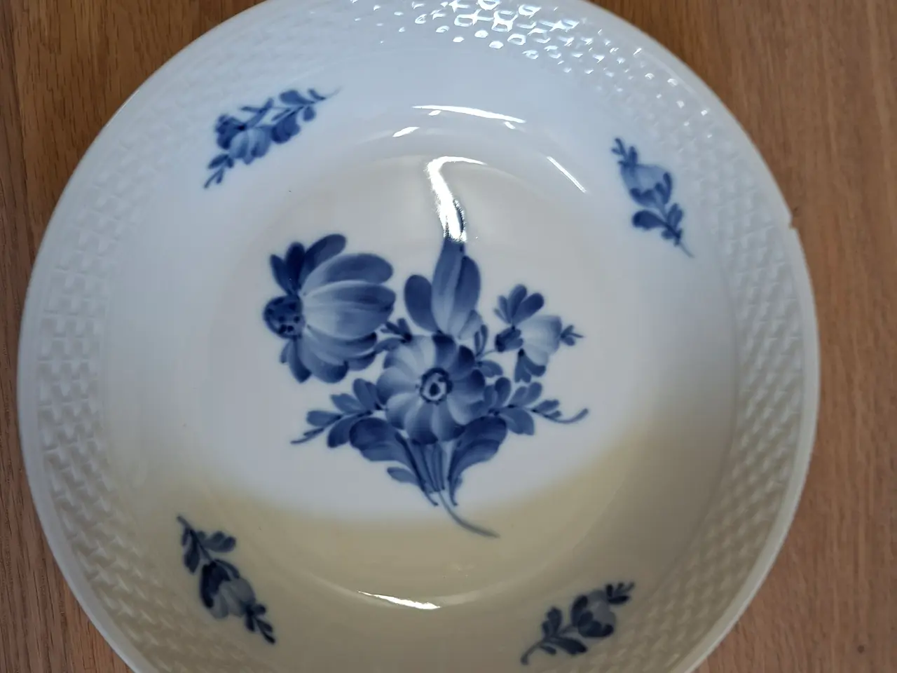 Billede 1 - Royal Copenhagen Blå Blomst Flettet fad Model 8155