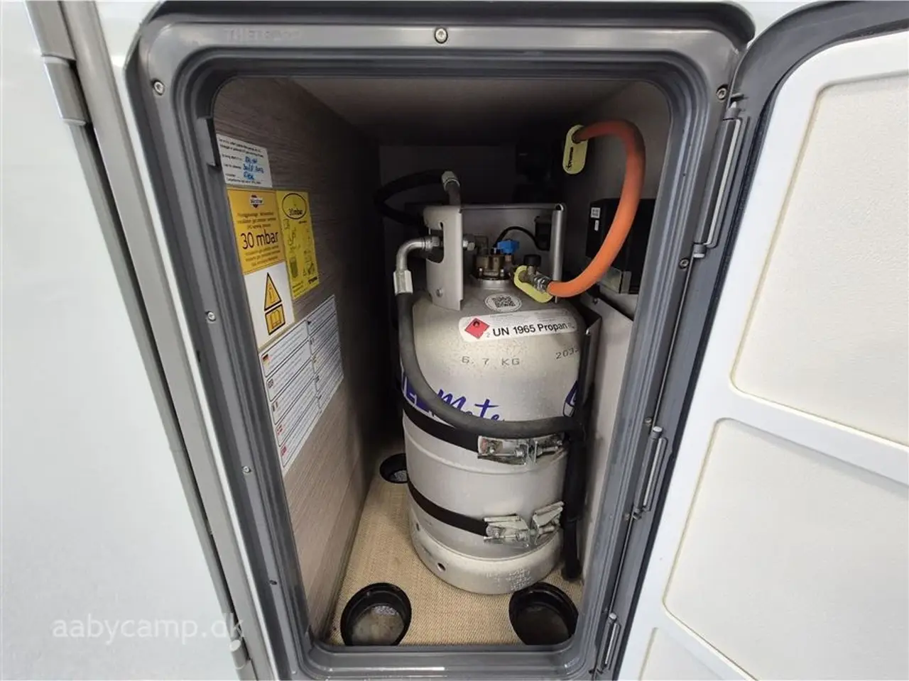 Billede 25 - 2023 - Bürstner Lineo T690 G Automatgear. solcelle. 2x batterier. inverter. maxfann. Fyldegas. kompressor køleskab. Avara alarm system. anhængertræk. elektrisk indgangstrin.