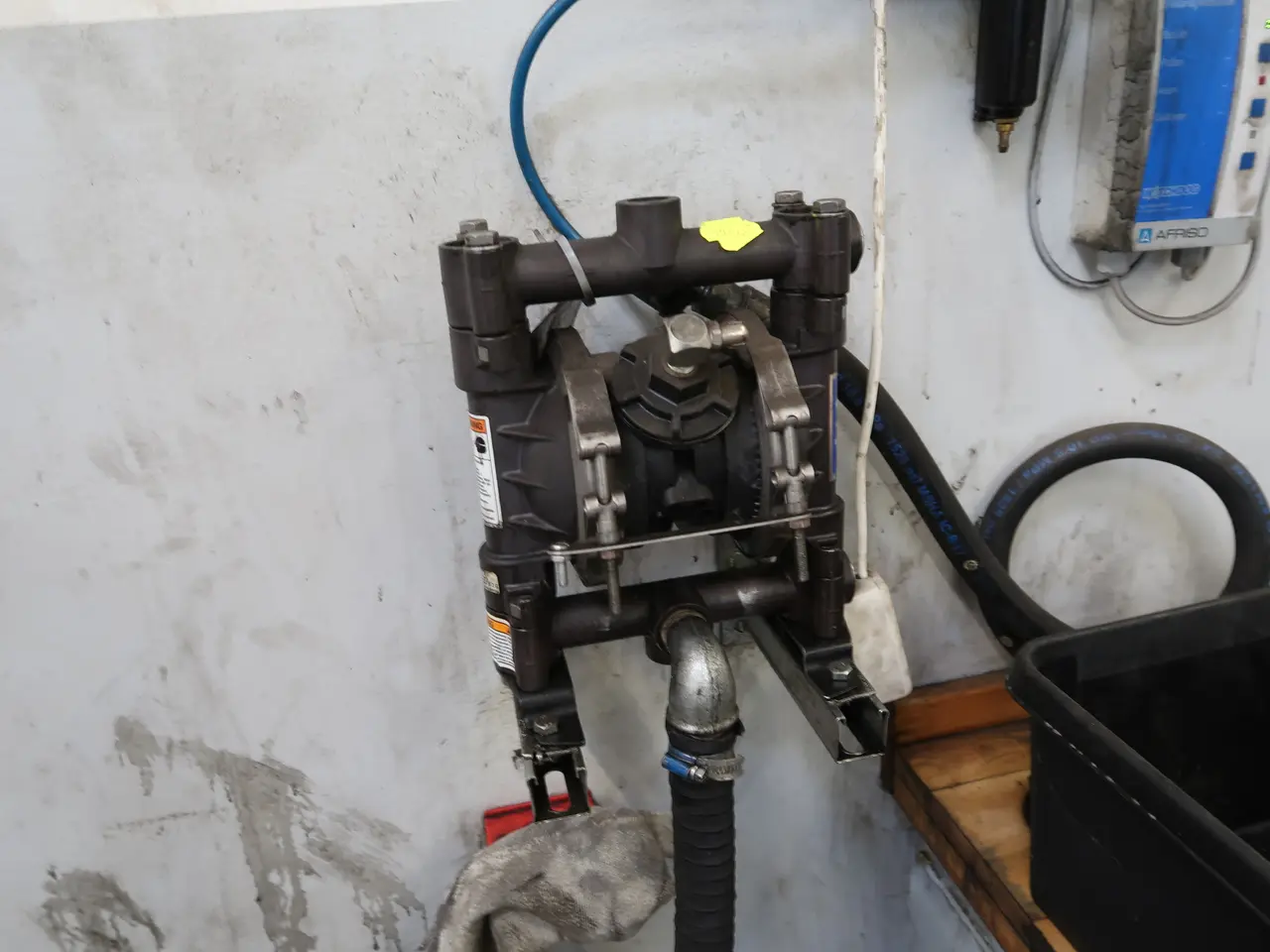 Billede 6 - Indbygget olietank med bordplade, pumpesystem