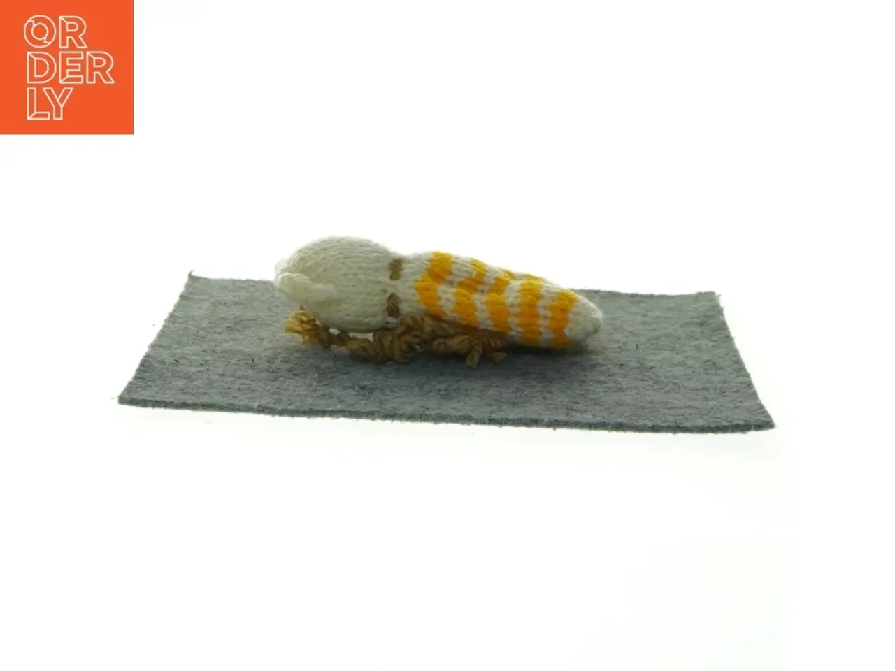Billede 4 - Håndstrikket bamse (str. 13 x 7 cm)