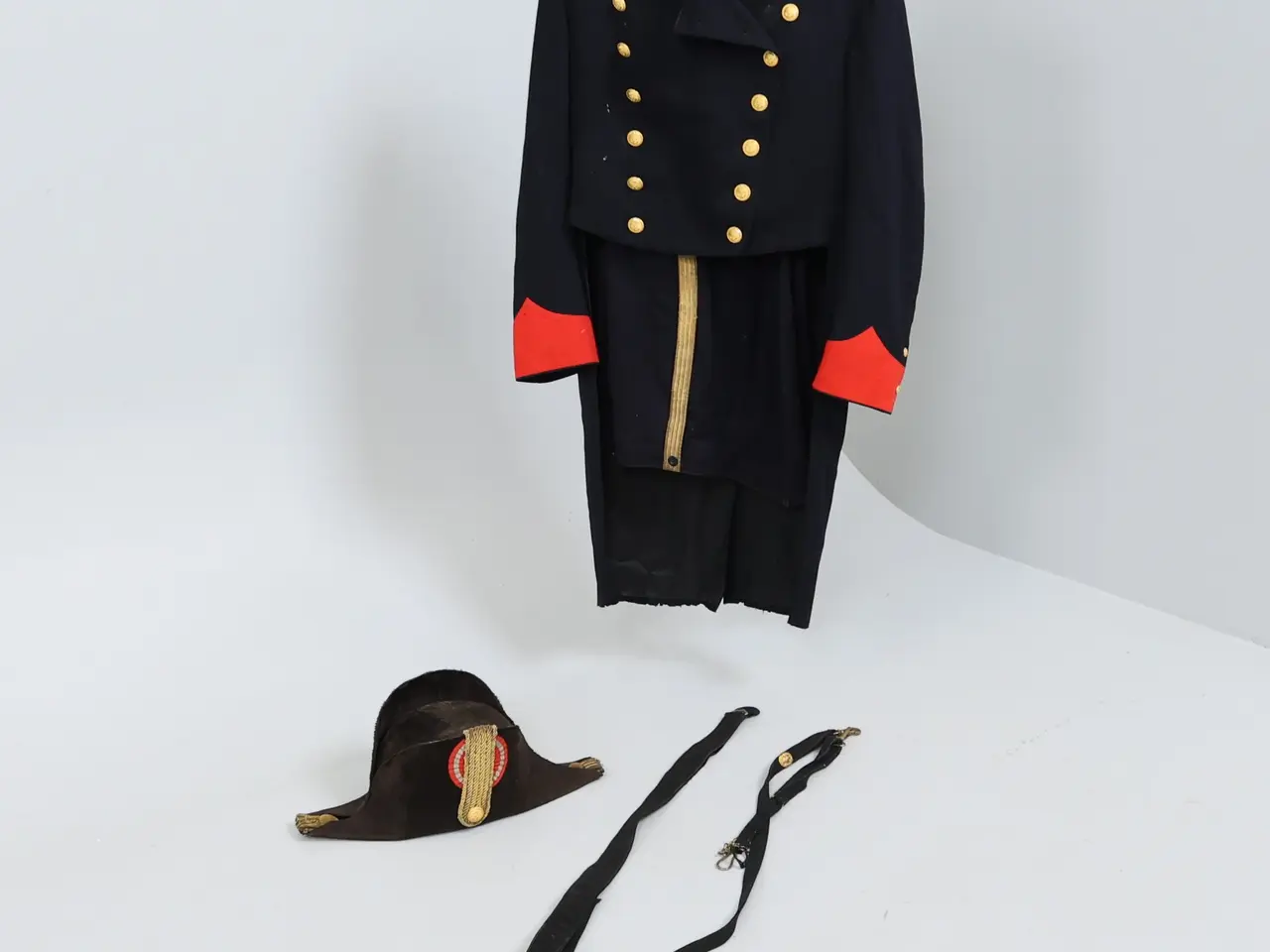 Billede 1 - Dansk marineofficersuniform – 1900-tallet komplet
