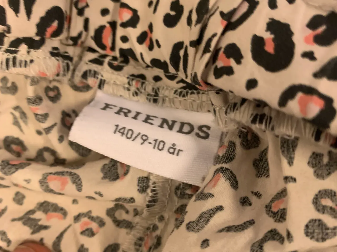Billede 3 - Bukser i str 140