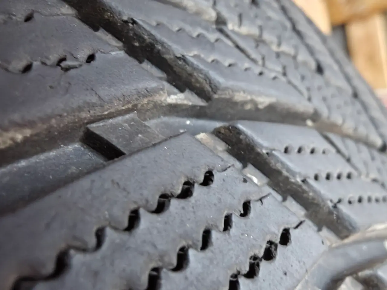 Billede 4 - Audi orig.alu 112x5 med Nokian vinterdæk 2stk.2mm