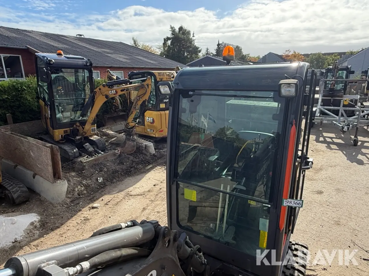 Billede 8 - Gravemaskine Volvo EC18E med 2 skovle og centralsmøring