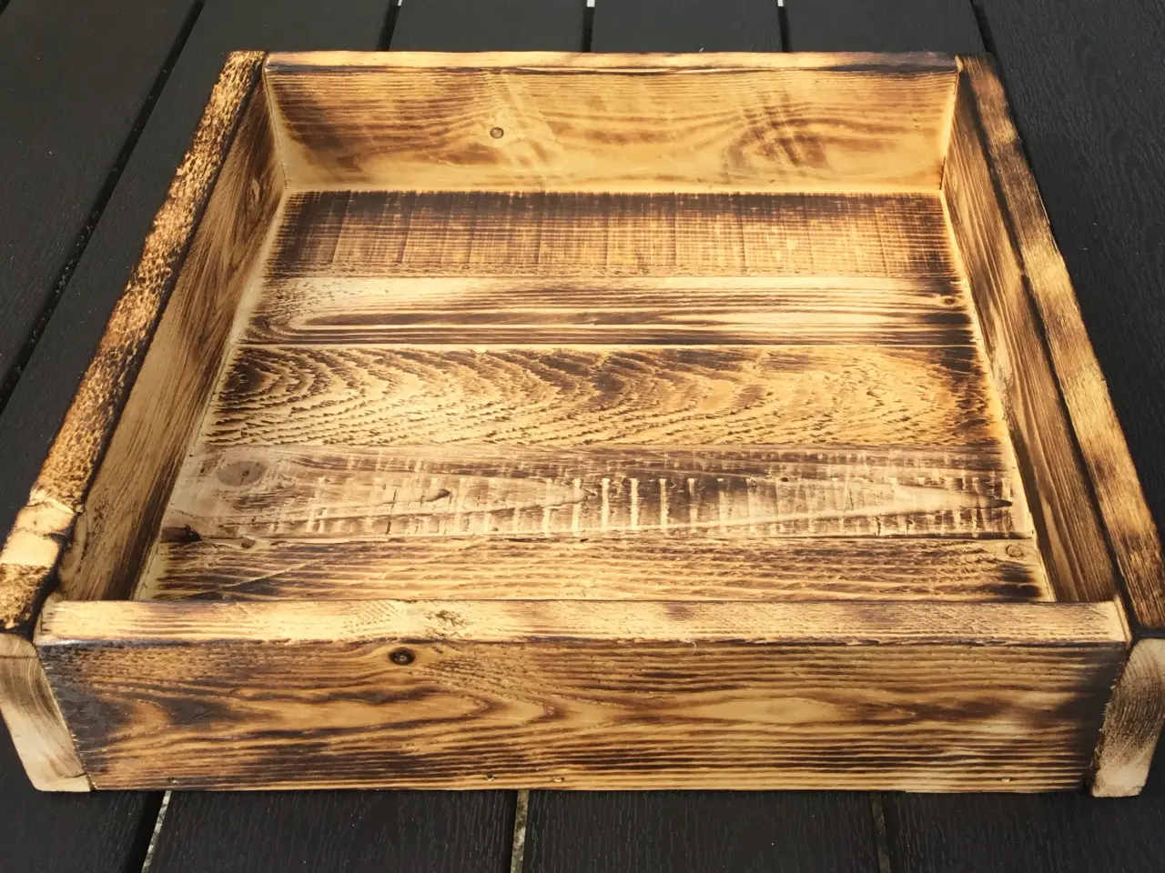 Billede 3 - Overflade brændt bakke i genbrugstræ 35 x 35
