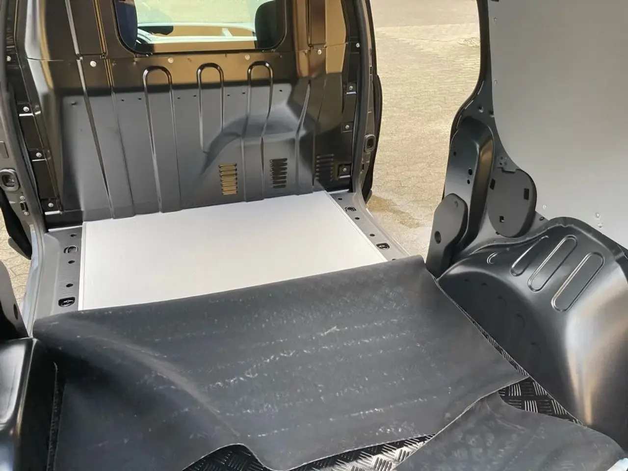 Billede 2 - Skillevæg til Dacia Dokker Van - 2020