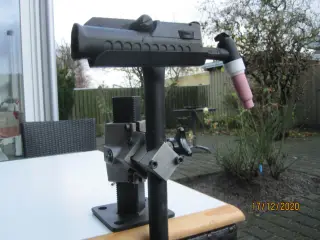 Krydssupport med pistolholder