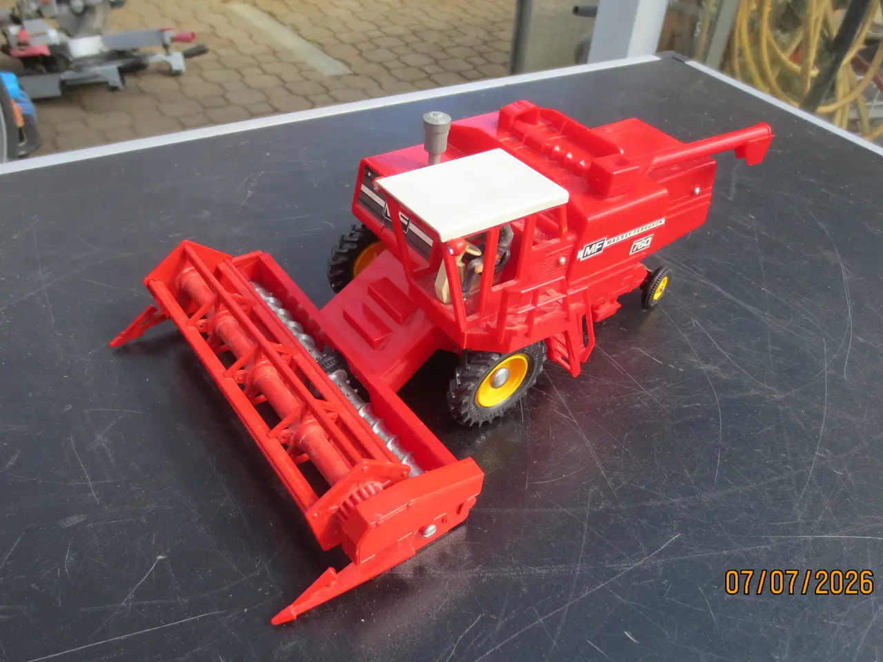 Billede 2 - 1 stk Modelmejetærsker Massey Ferguson 760