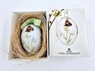 Royal Copenhagen Påskeæg Dagpåfugløje 2013. Sortering 1