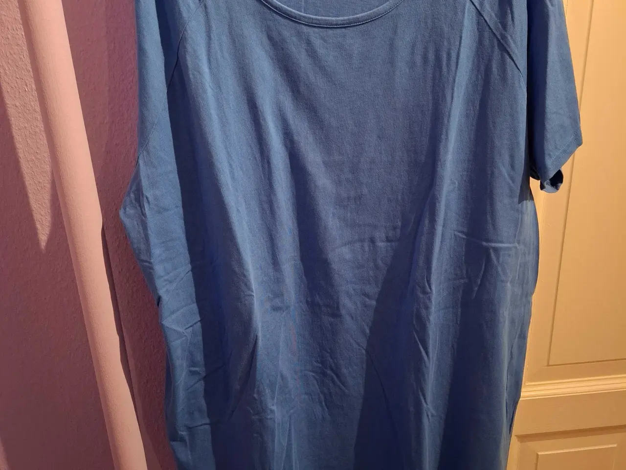 Billede 1 - Blå t-shirt fra Cellbess I str. 54-56