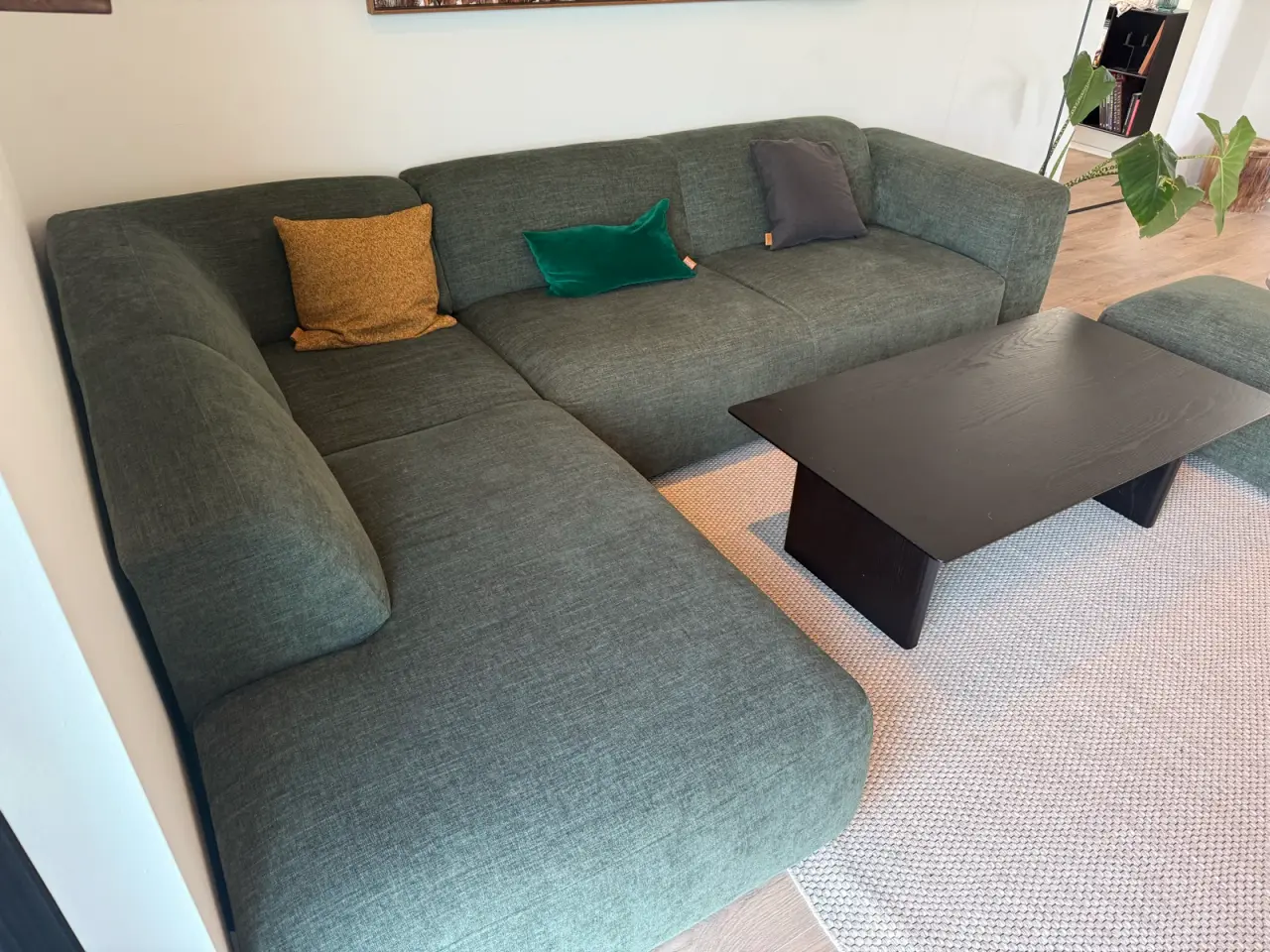 Billede 1 - Lækker mørkegrøn sofa med chaiselong og puf