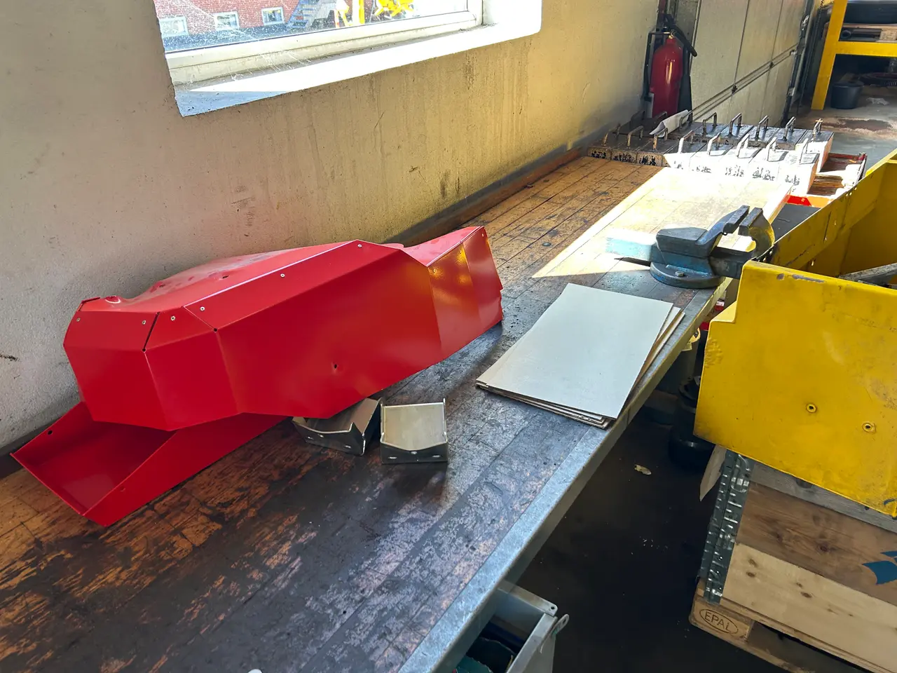 Billede 4 - Arbejdsbord med indhold