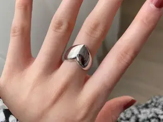 * Smuk hjerte-fingerring - i Tibetansk Sølv