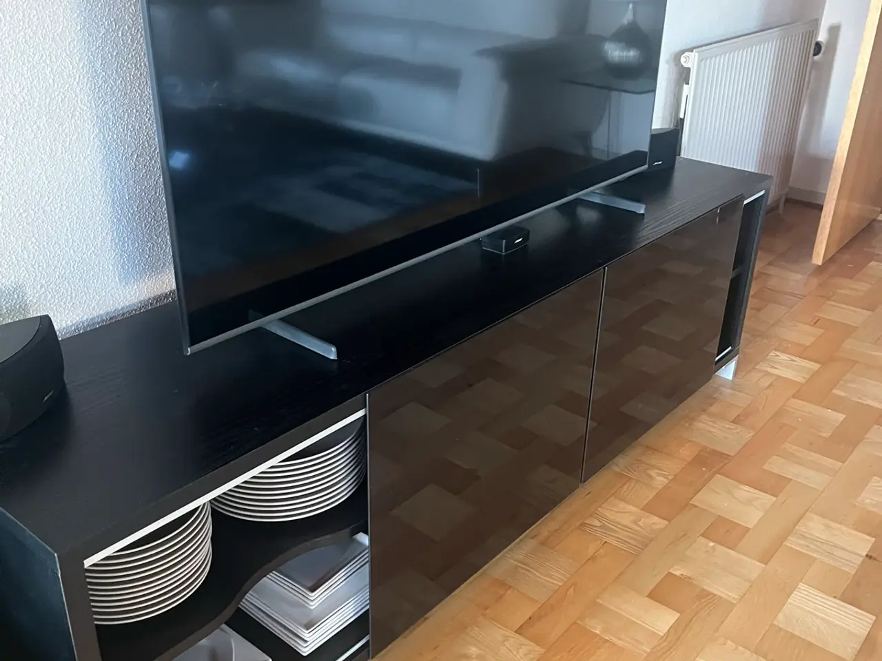 Billede 2 - Tv bord / Skænk