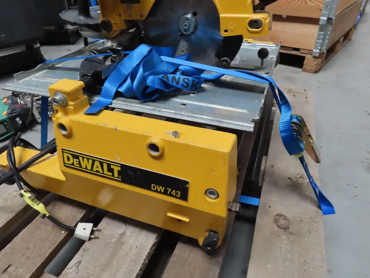 Billede 6 - Kap-/geringssav DEWALT DW743 2