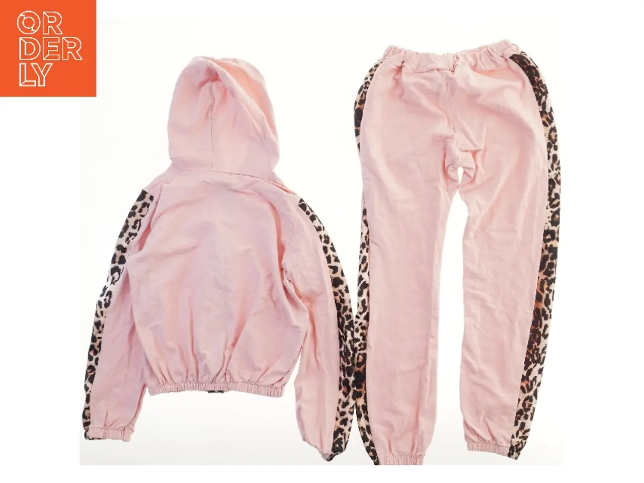 Billede 2 - Rosa jogging sæt med leoparddetaljer (str. 164)