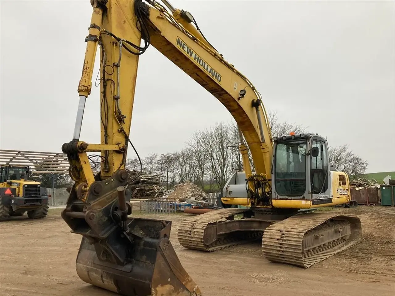 Billede 1 - New Holland E 265 LC Kipbart planerblad og graveskovl
