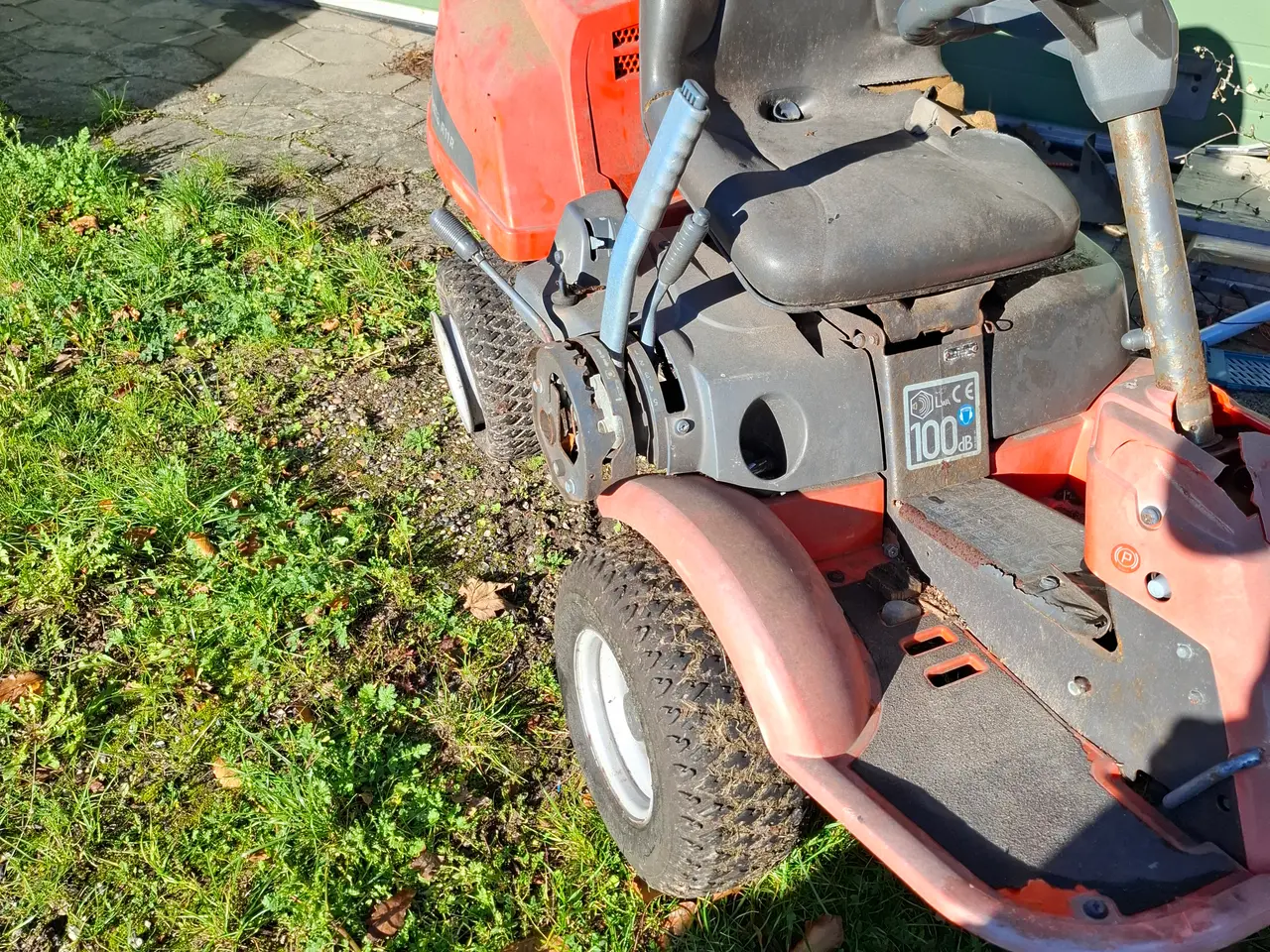 Billede 4 - Husqvarna Rider R11R – hel reservedelsmaskine