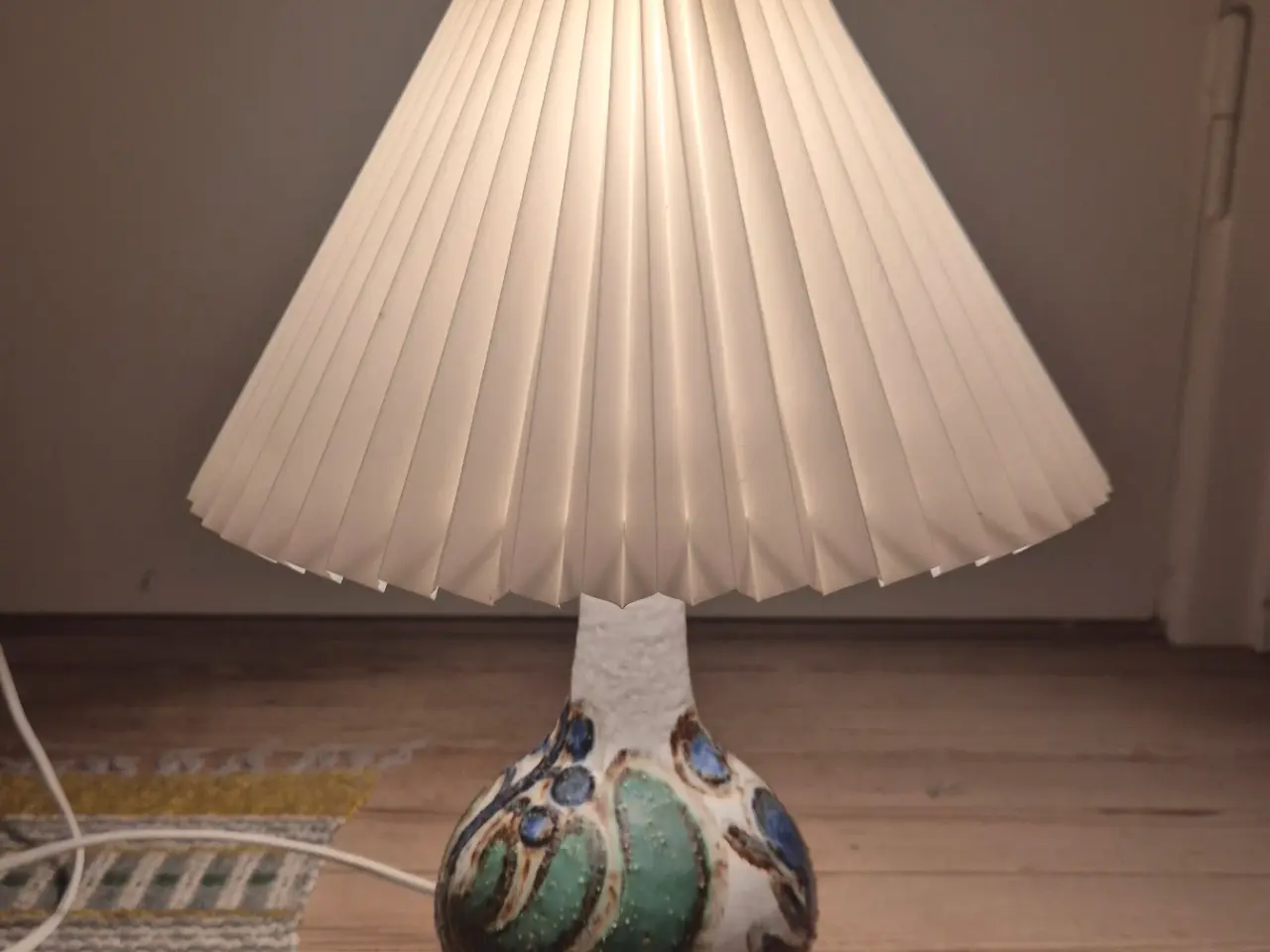 Billede 7 - Bordlampe i smukke, stærke farver