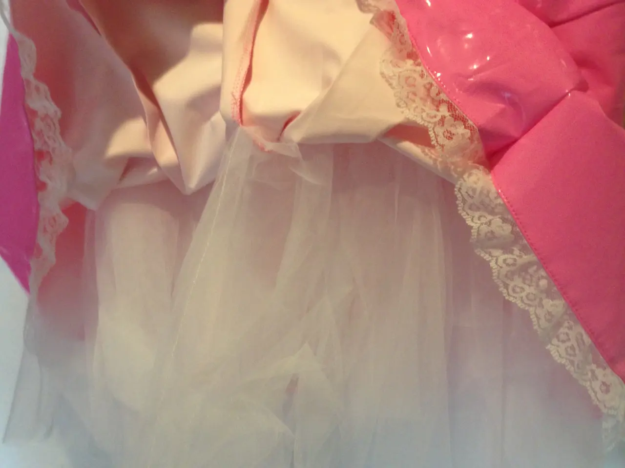 Billede 3 - Stuepigeuniform i pink lak, str. XL......NY PRIS