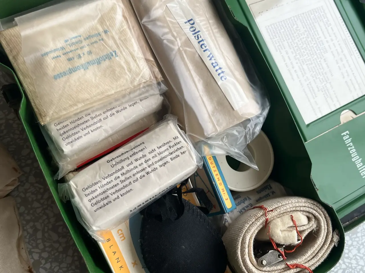 Billede 9 - Retro/vintage medicinkasse