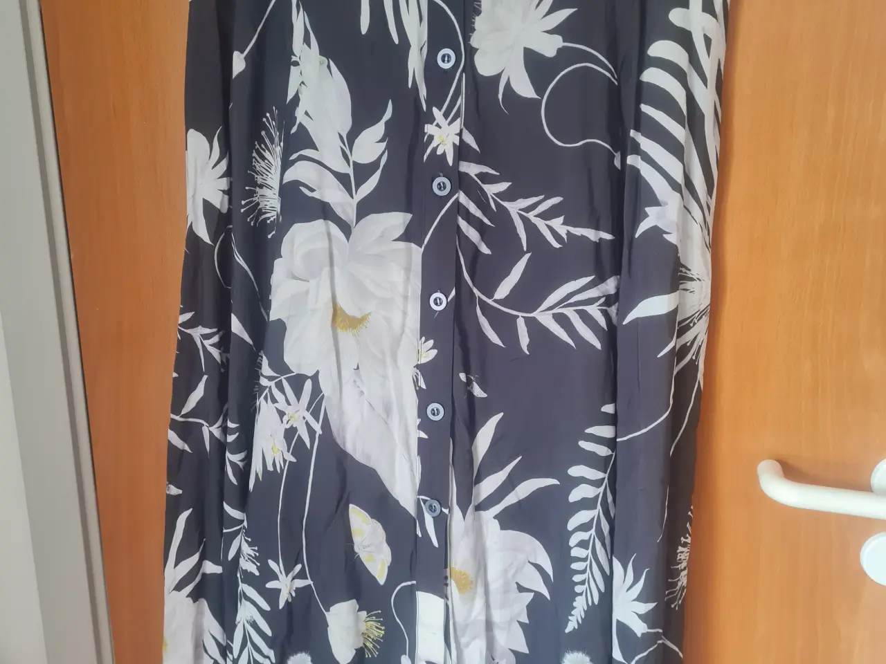 Billede 1 - Nederdel str 44 H&M+Anna Glover