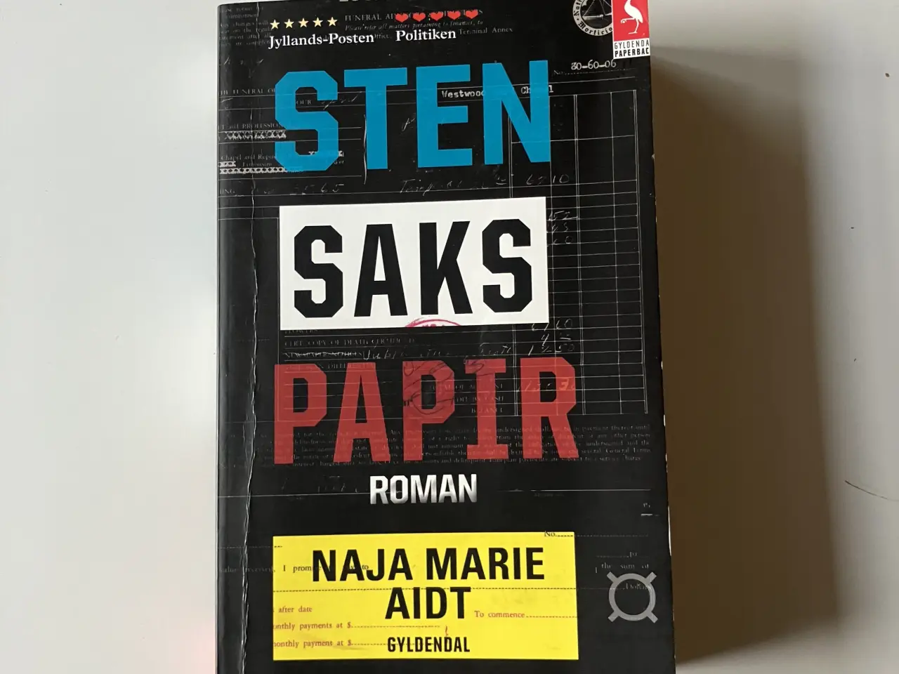 Billede 1 - Sten, saks, papir. Af Naja Marie Aidt