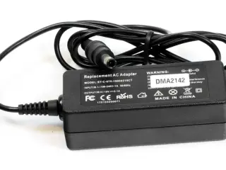 Samsung 40W 19V 2.1A strømforsyning med 5.5mm x 3.0mm Pin in Tip - kompatibel