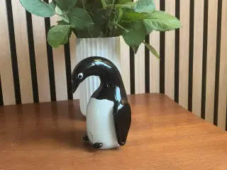 Håndlavet glaspingvin uden afslag eller revner.