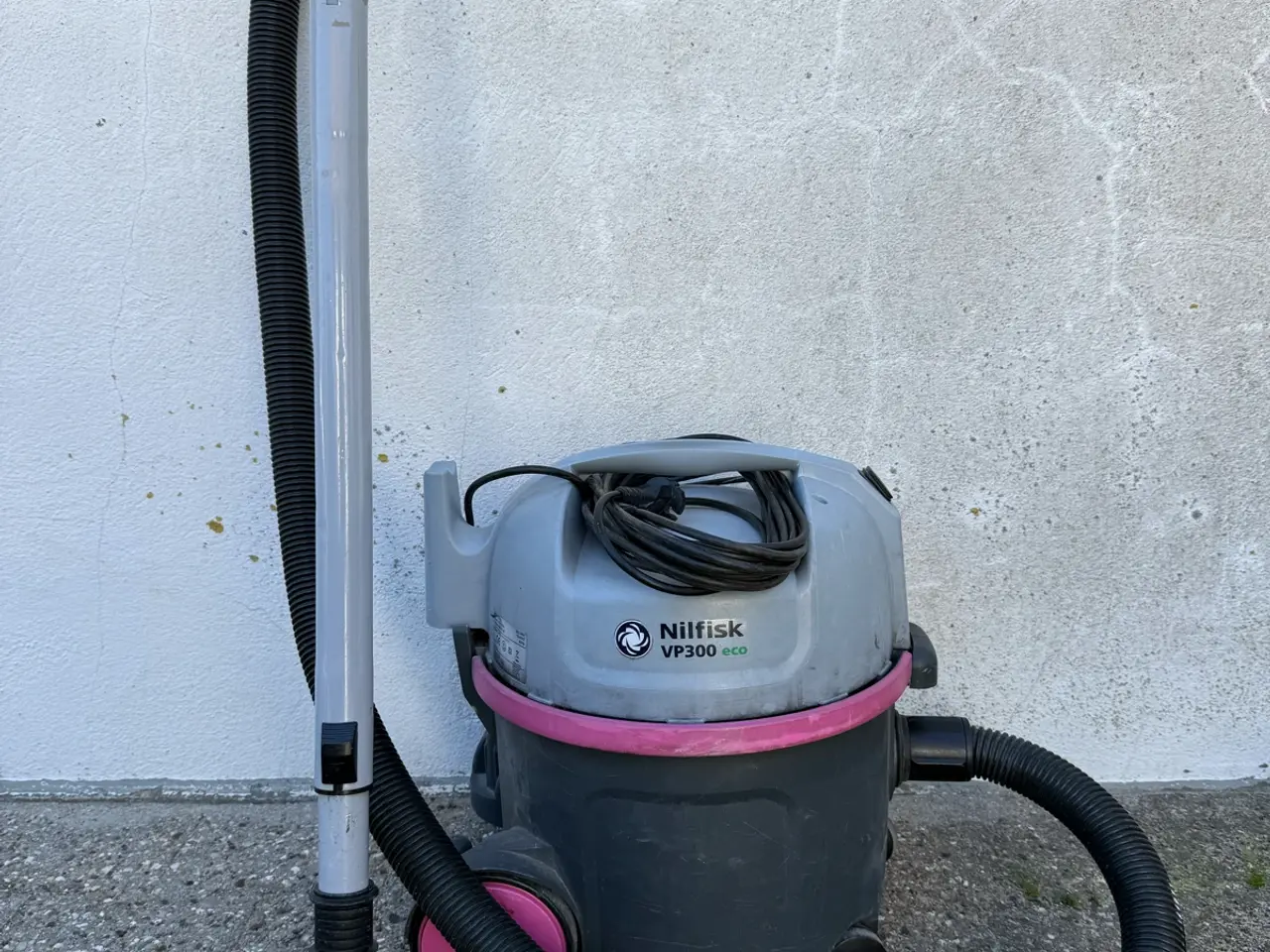 Billede 1 - Nilfisk VP300 eco støvsuger grå/lyserød.