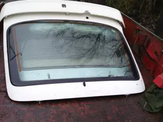 Ford Sierra bagklap med XR4I spoiler.