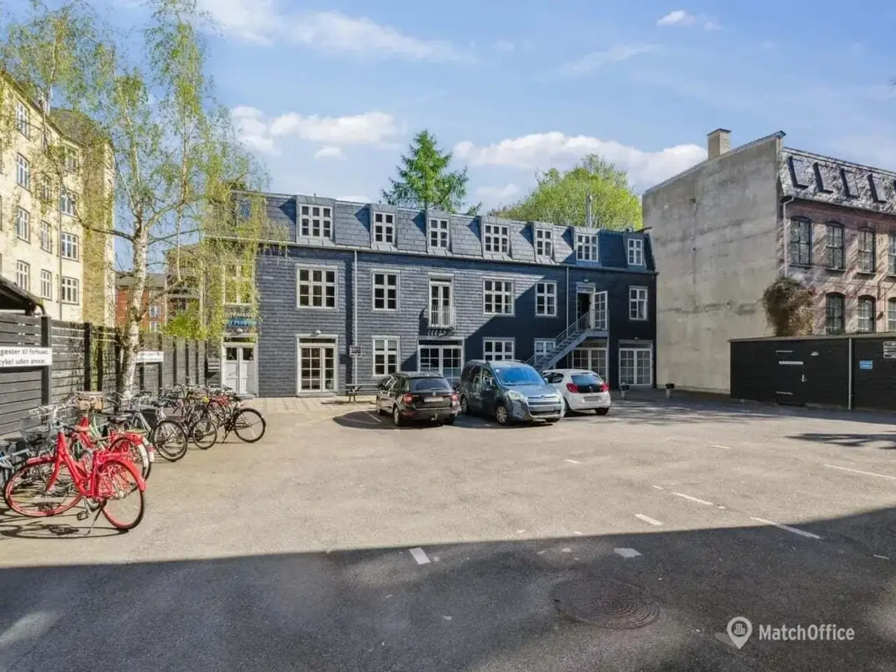 Billede 16 - P-plads 9 i rolig gård på Godthåbsvej