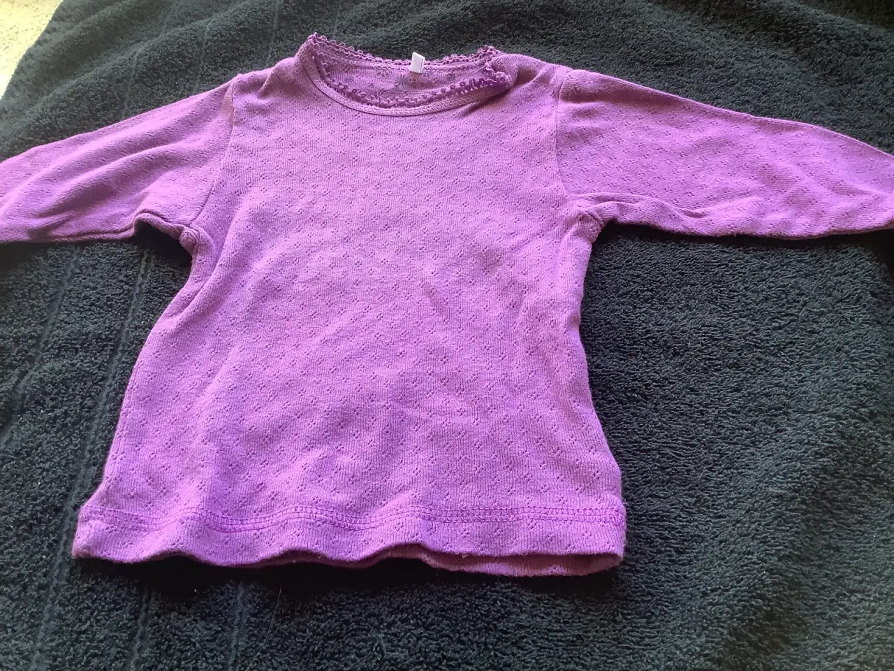 Billede 3 - Helt ny Name it bluse lilla str.56 pige