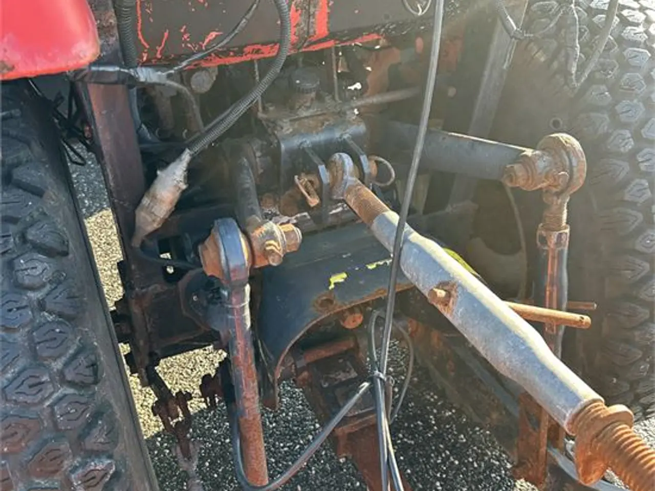 Billede 23 - Massey Ferguson 1523 -Only 375 hours With broom and salt spreder