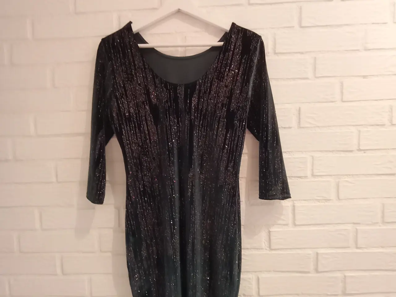 Billede 2 - Kjole med glitter glimmer