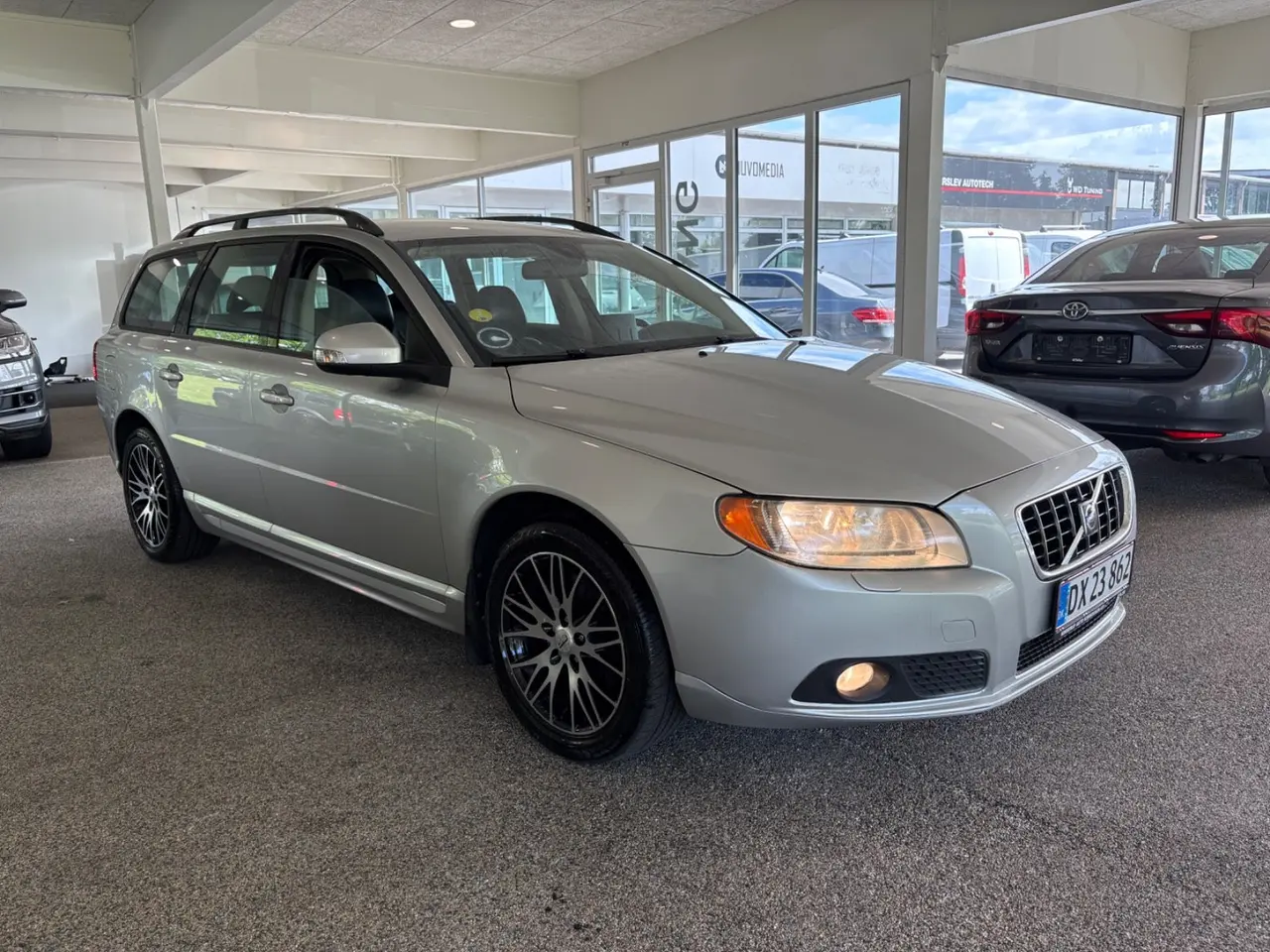Billede 2 - Volvo V70 2,5 T Momentum aut.