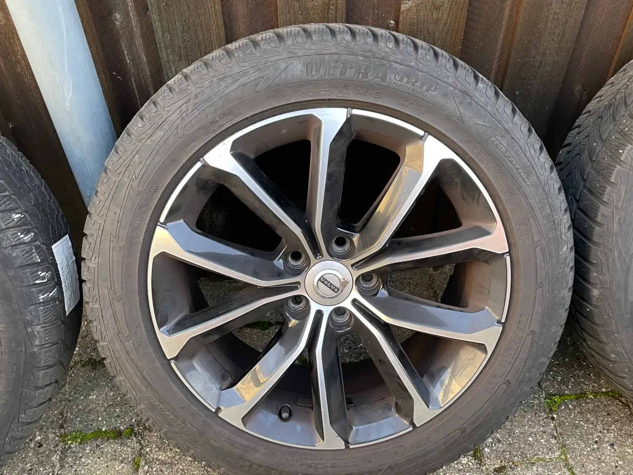 Billede 1 - Volvo Alu fælge med vinterdæk