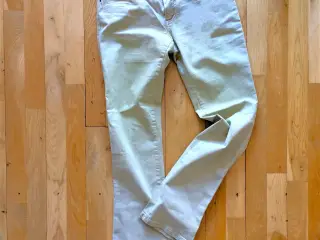 LYSE JEANS med fint broderi