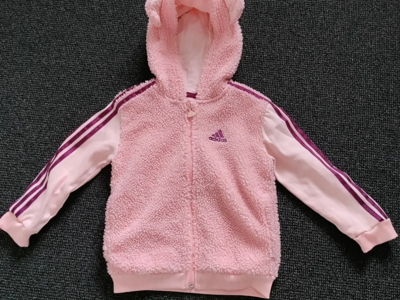 Billede 1 - Adidas fleecetrøje str 104