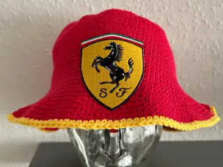 Hæklet FERRARI bøllehat