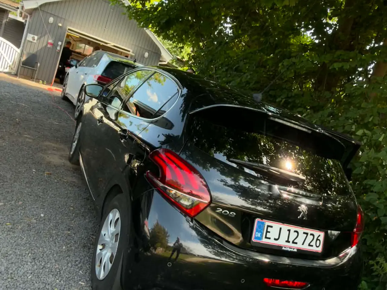 Billede 2 - 🚗 Peugeot 208 Sky Allure 1.6 HDi – 2017 – Velhold