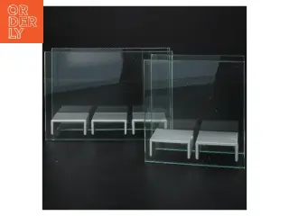 2 Glas fyrfadsstager (str. 17x12x5&12x11,5x5 cm)