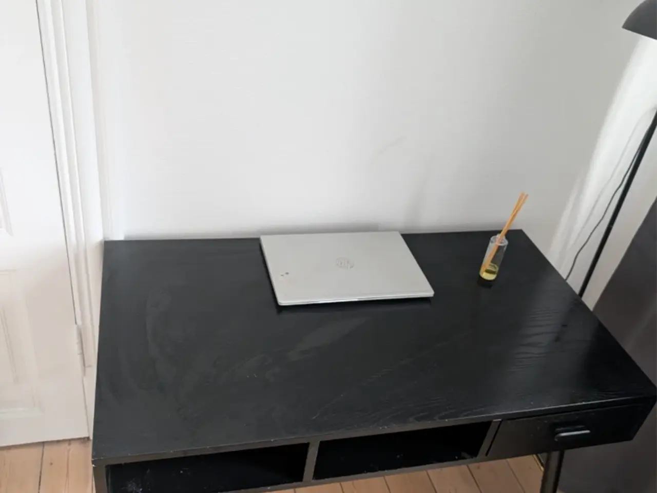Billede 2 - Skrivebord i sort – moderne design